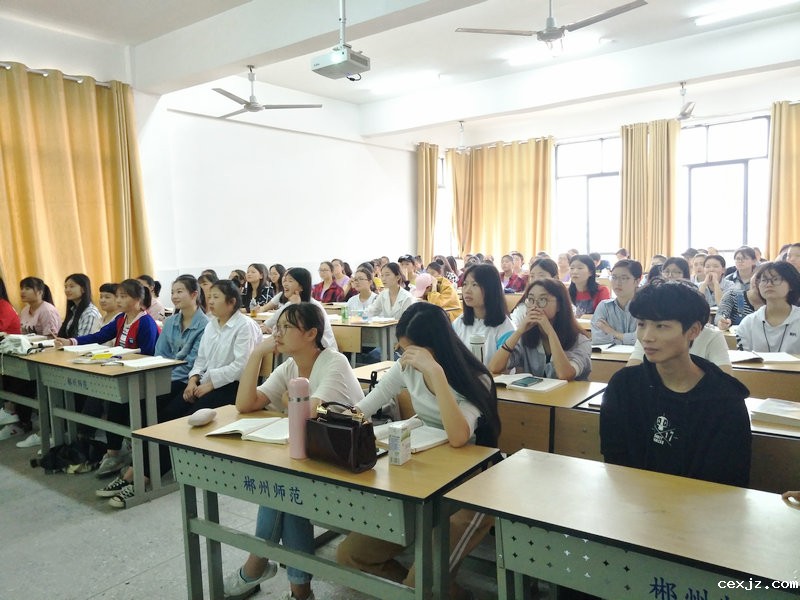 校领导深入思政课堂听课评课