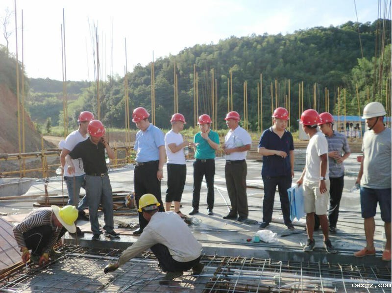 校领导督查在建工程
