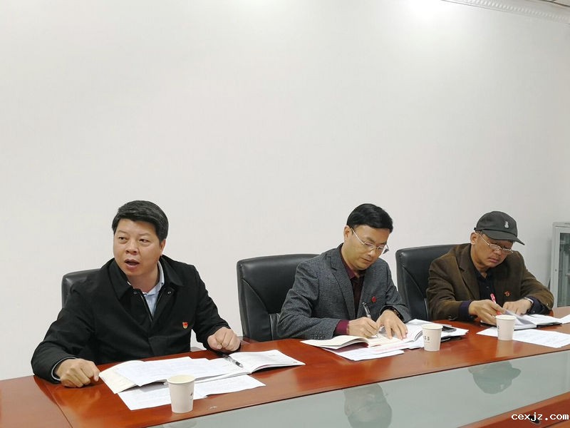 校领导以普通党员身份参加党务支部主题党日活动