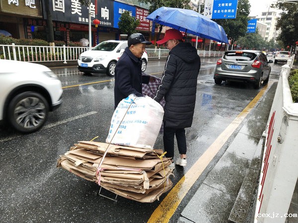 初教系志愿者开展学雷锋志愿活动