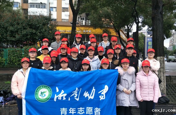 初教系志愿者开展学雷锋志愿活动