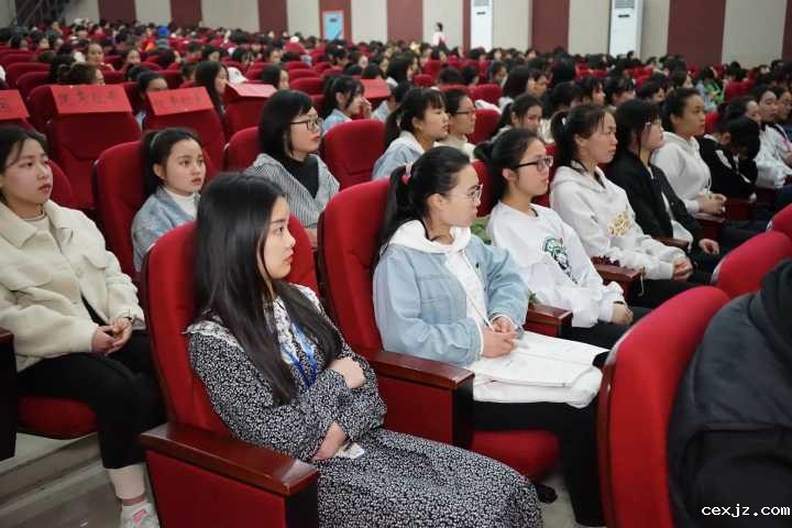 艺术系举办交通安全知识讲座