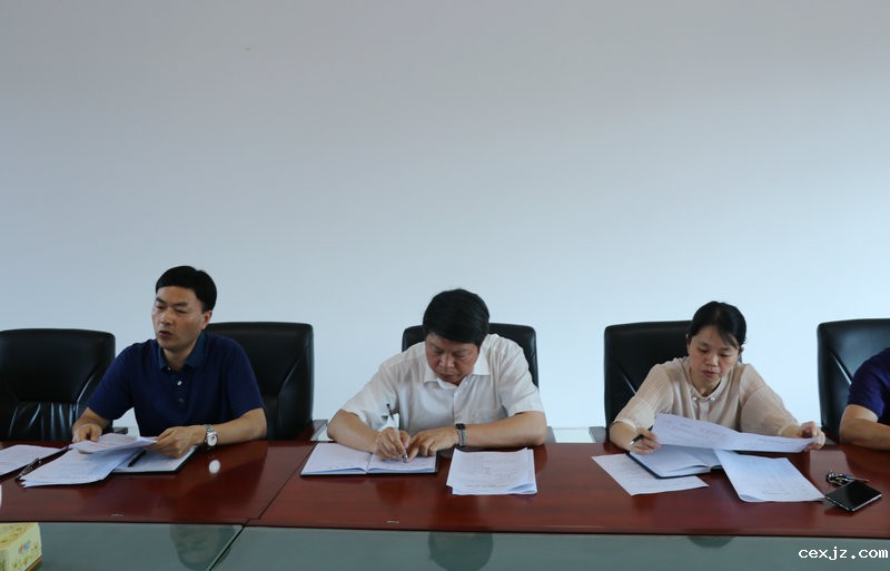 我校召开创文工作调度会
