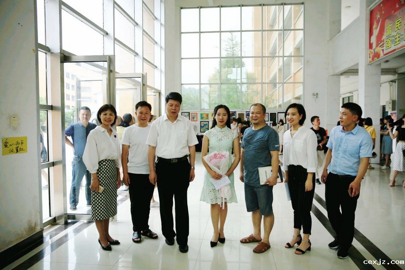 学前系举办邓桥艳美术手工个人作品展