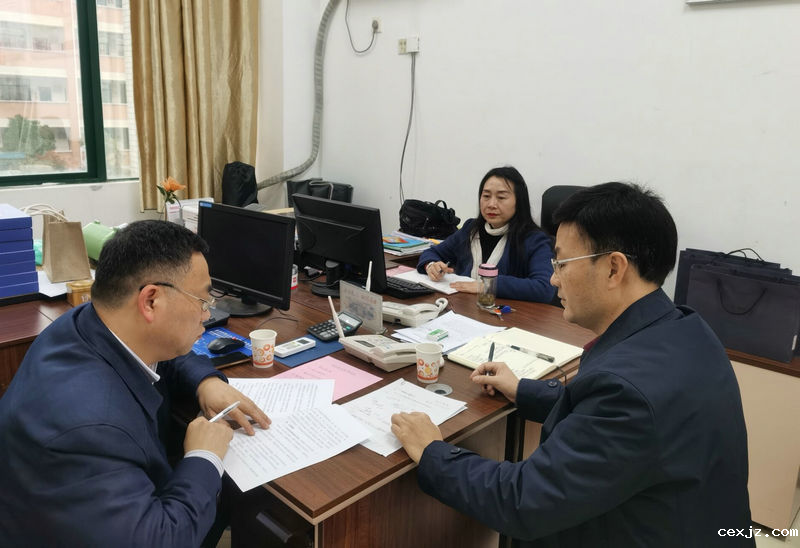 20210103 党委书记雷春国到艺术设计学院调研2.png