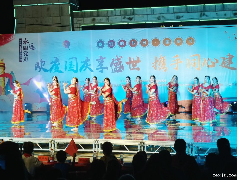 20210928参加新泉社区庆国庆文艺演出照片 (16)_副本.jpg