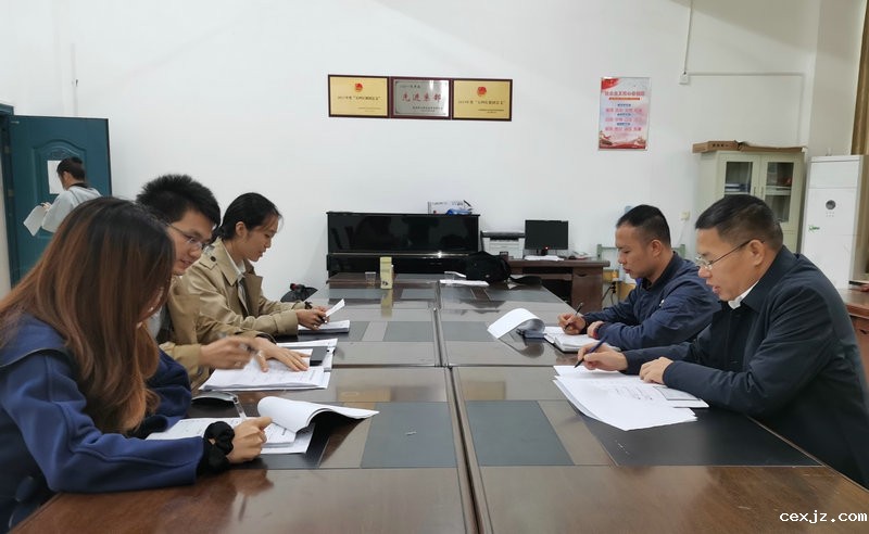 艺术设计学院召开学生管理工作案例研讨会_副本.jpg