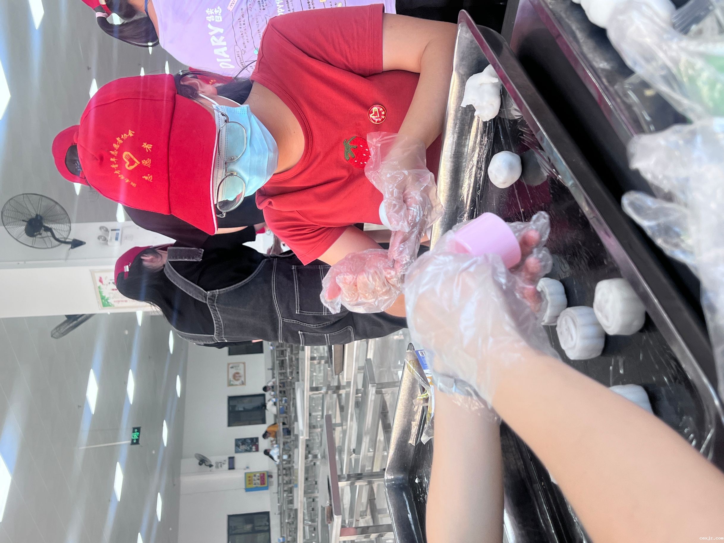 制作月饼.jpg