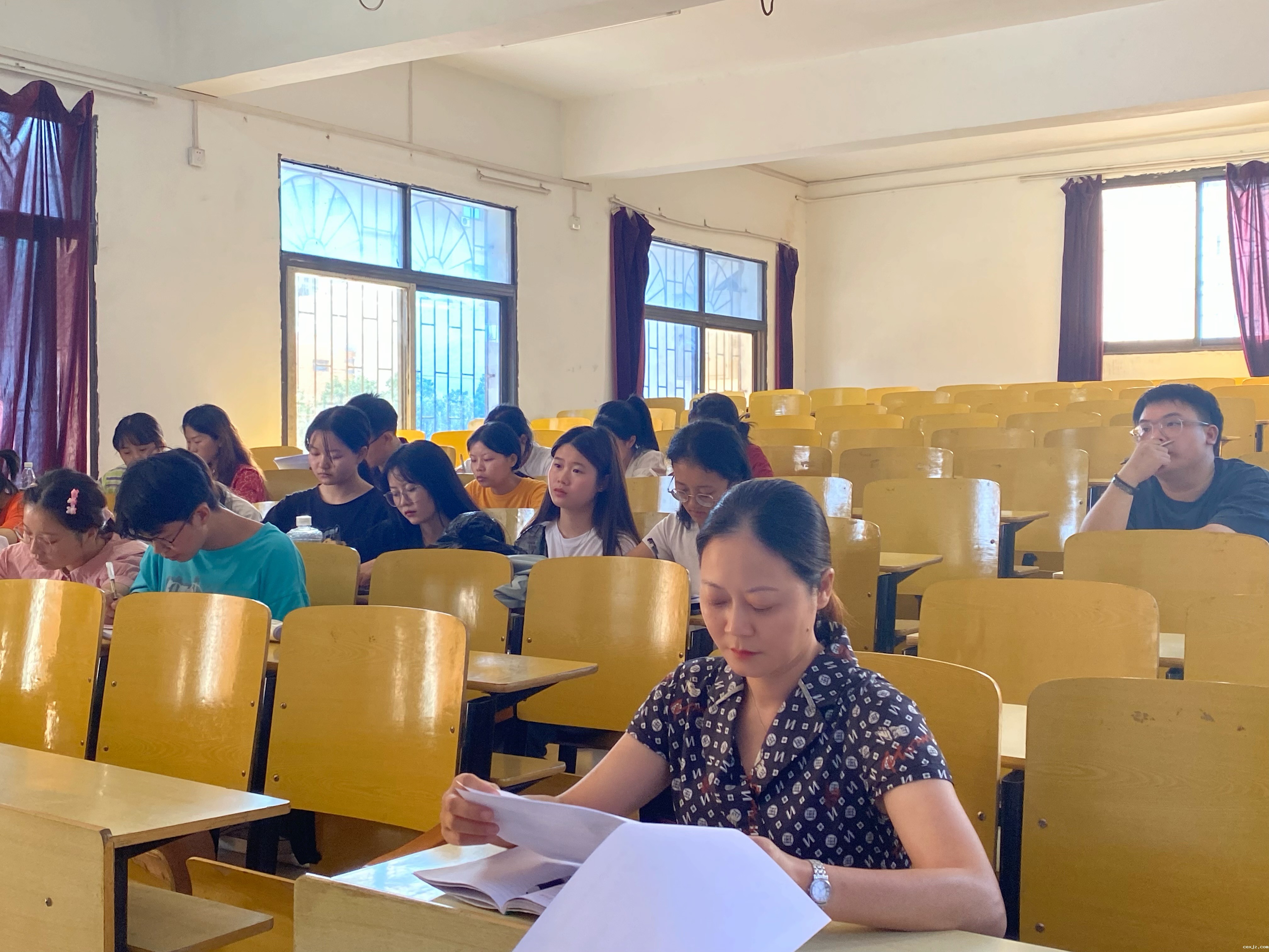 新班主任开学工作会议 (1).JPG