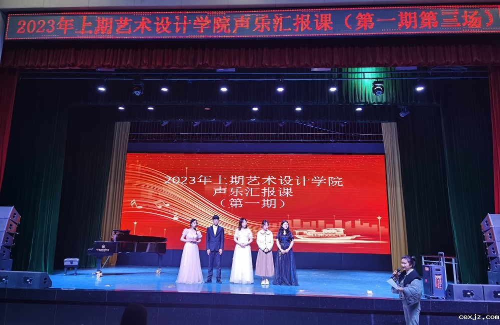 教师点评照片.jpg